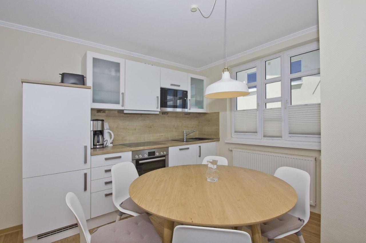 Mit Meerblick Und Balkon, Gratis Nutzung Vom Ahoi Erlebnisbad Und Sauna In Sellin - Meeresblick Fewo 24 Goehren  Dış mekan fotoğraf